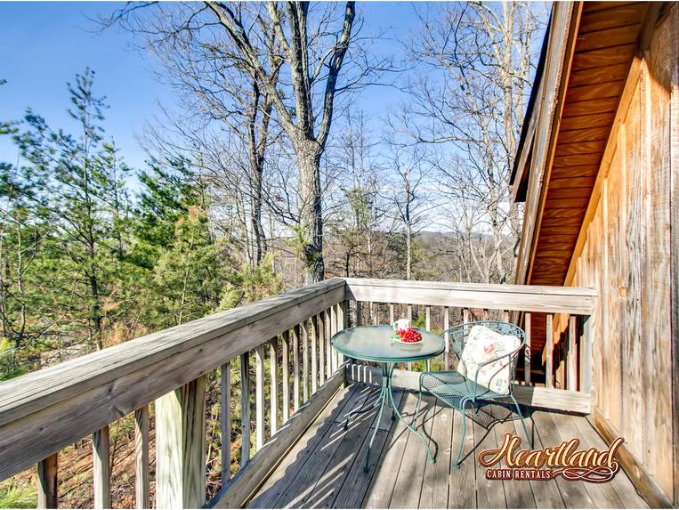 Outdoor sitting area on the deck of this one bedroom cabin